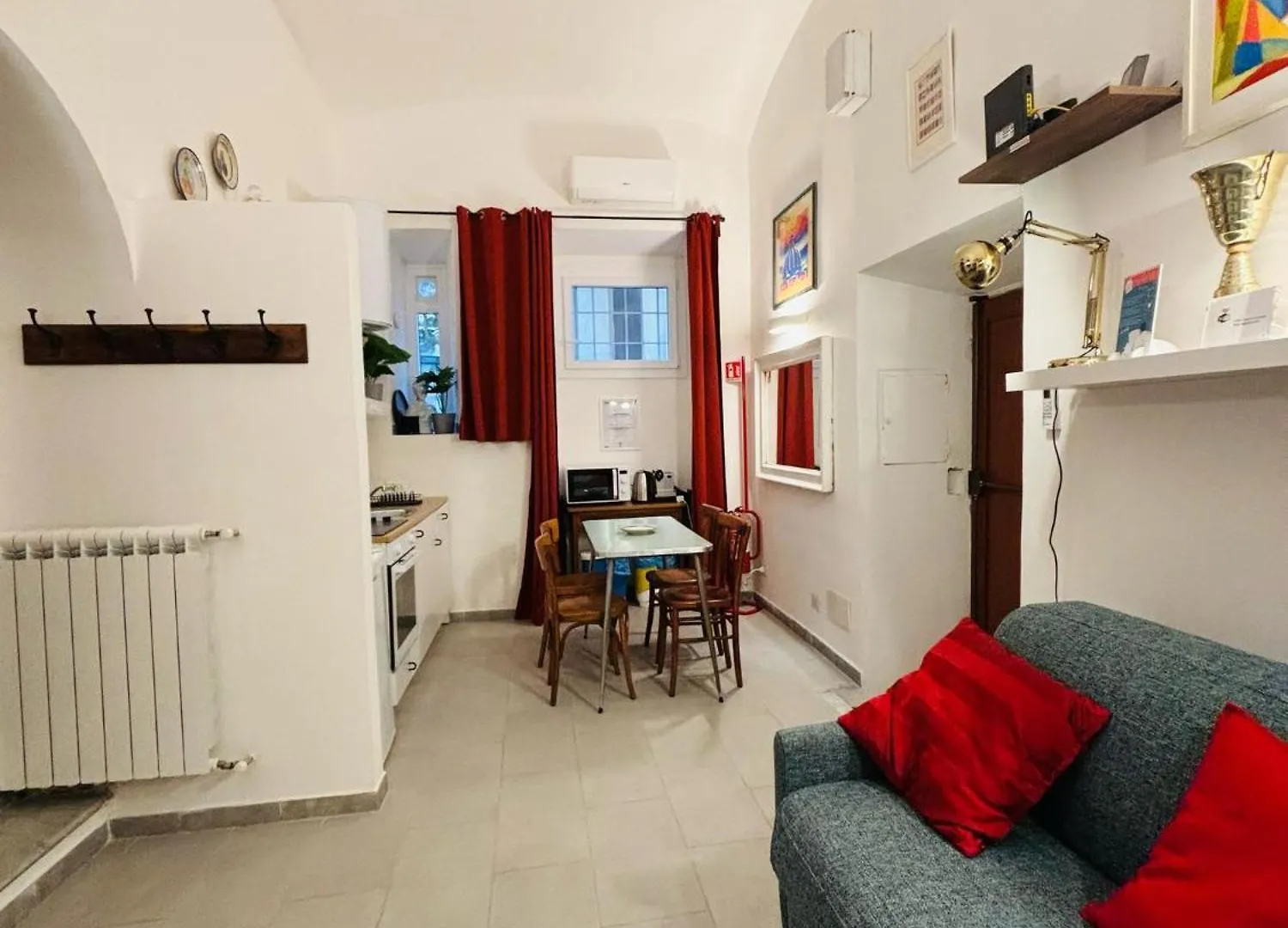 House Of Cardinals Apartment Rome